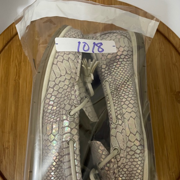 White Mountain Snake Print Leather Boat Shoe Women 8.5 Preppy Metallic Moccasin - Picture 9 of 9